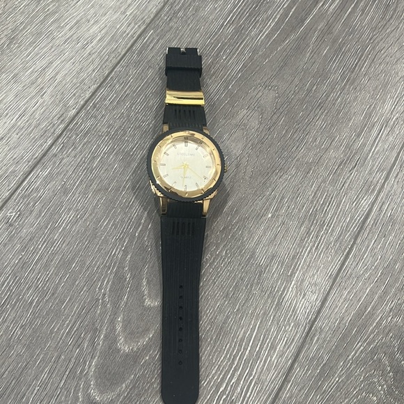 Black and gold men watch - Picture 2 of 3